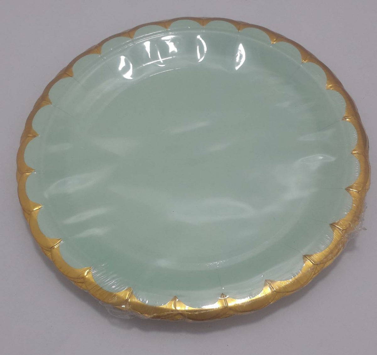 Plato verde clarito borde dorado 18cm