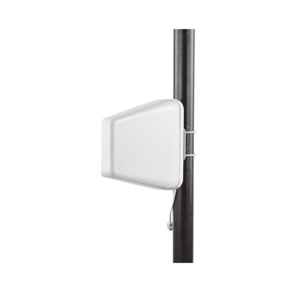 High-performance broadband directional antenna, 698-960 MHz / 1695-2700 MHz, N-female connector. 50 Ohm impedance.