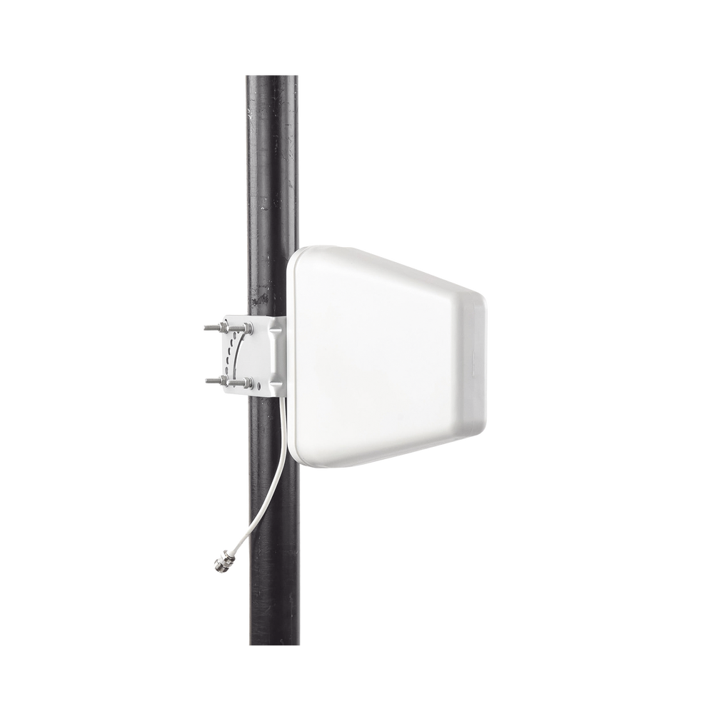 High-performance broadband directional antenna, 698-960 MHz / 1695-2700 MHz, N-female connector. 50 Ohm impedance.