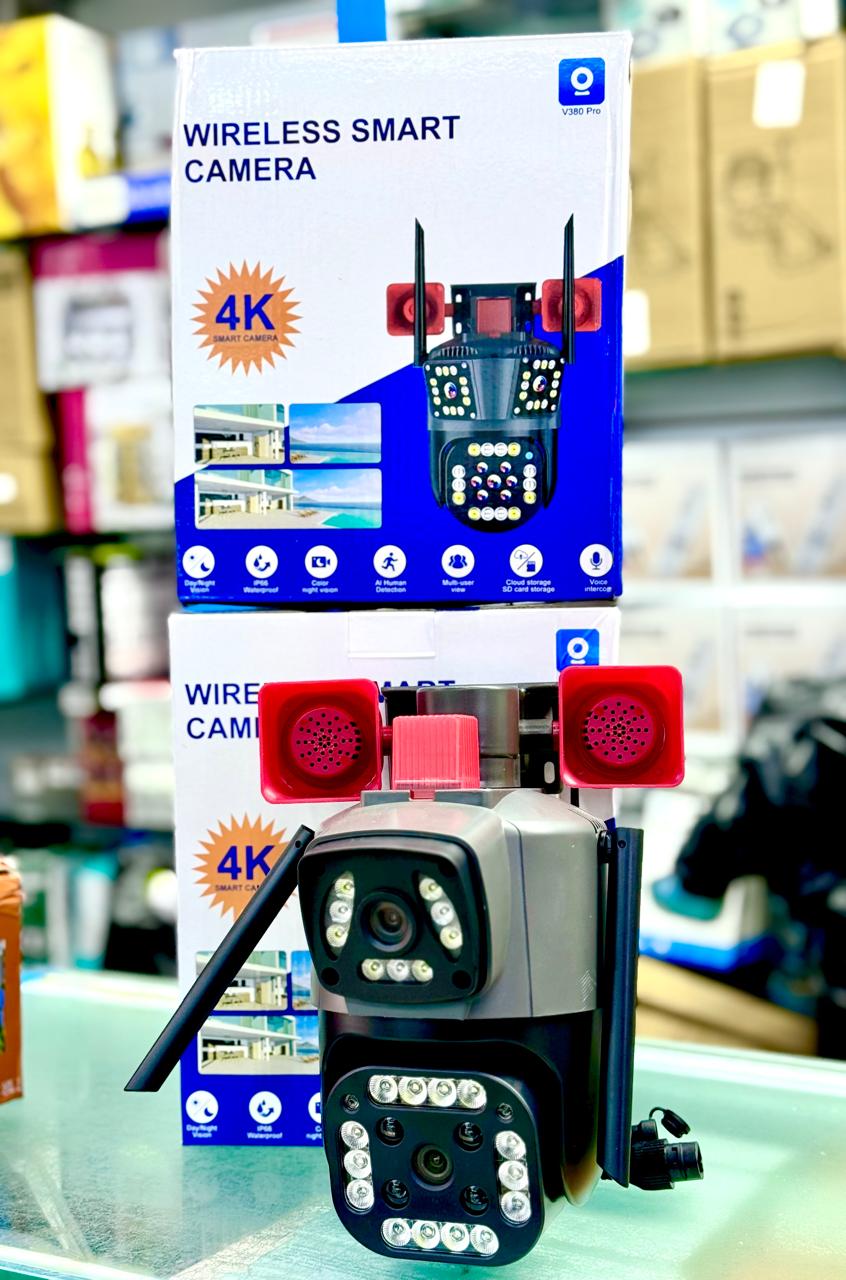 Camara dos lentes bocina