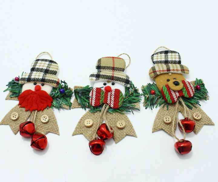 Adornos navideños decorativos surtidos.