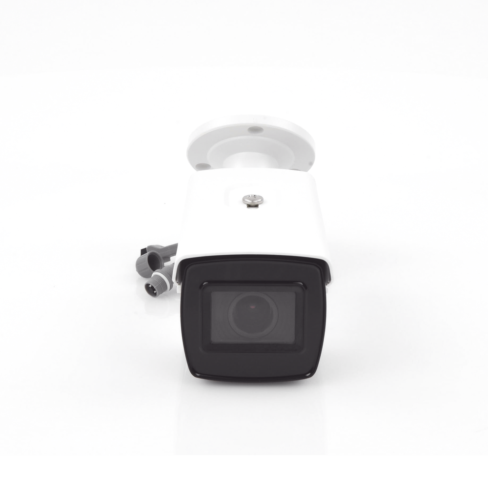 Bala TURBOHD 4K (8 Megapixeles) / Lente Mot. 2.7 a 13.5 mm / IR EXIR Inteligente 80 mts / Exterior IP67 / Soporta 12 VCD & 24 VCA / dWDR