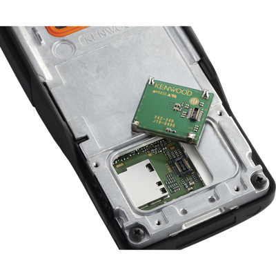 700/800 MHz, DTMF, Digital NXDN-P25-DMR-Analógico, 3 W, Bluetooth, GPS, MicroSD, 1024 Canales, Incluye Batería, cargador