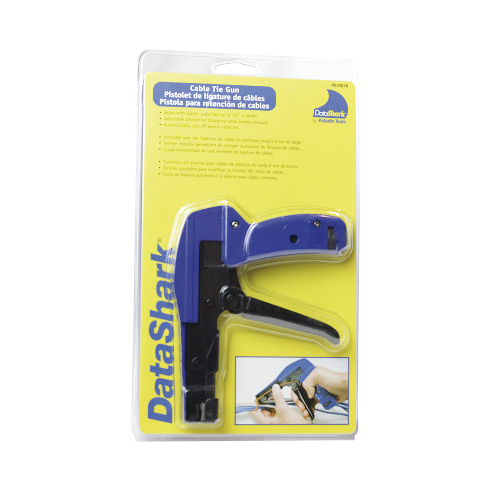 Gun for installing plastic straps with controlled tension and automatic cutting