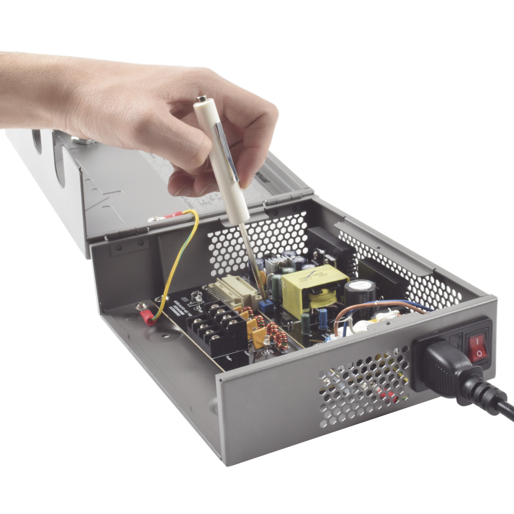 HIGH PERFORMANCE power supply of 11 - 15 Vdc @ 6 Amp, with capacity of 4 to 8 cameras, with input voltage of: 85-264 Vac