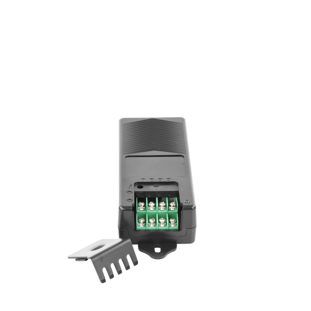 Fuente de Alimentación de 4 Salidas de 11 - 15 Vcd / 5 Amper / Voltaje de Entrada 110- 240 Vac / Fusible Termico PTC Integrado para Protección / Salida de Voltaje Inteligente hasta 3 Amper por Salida