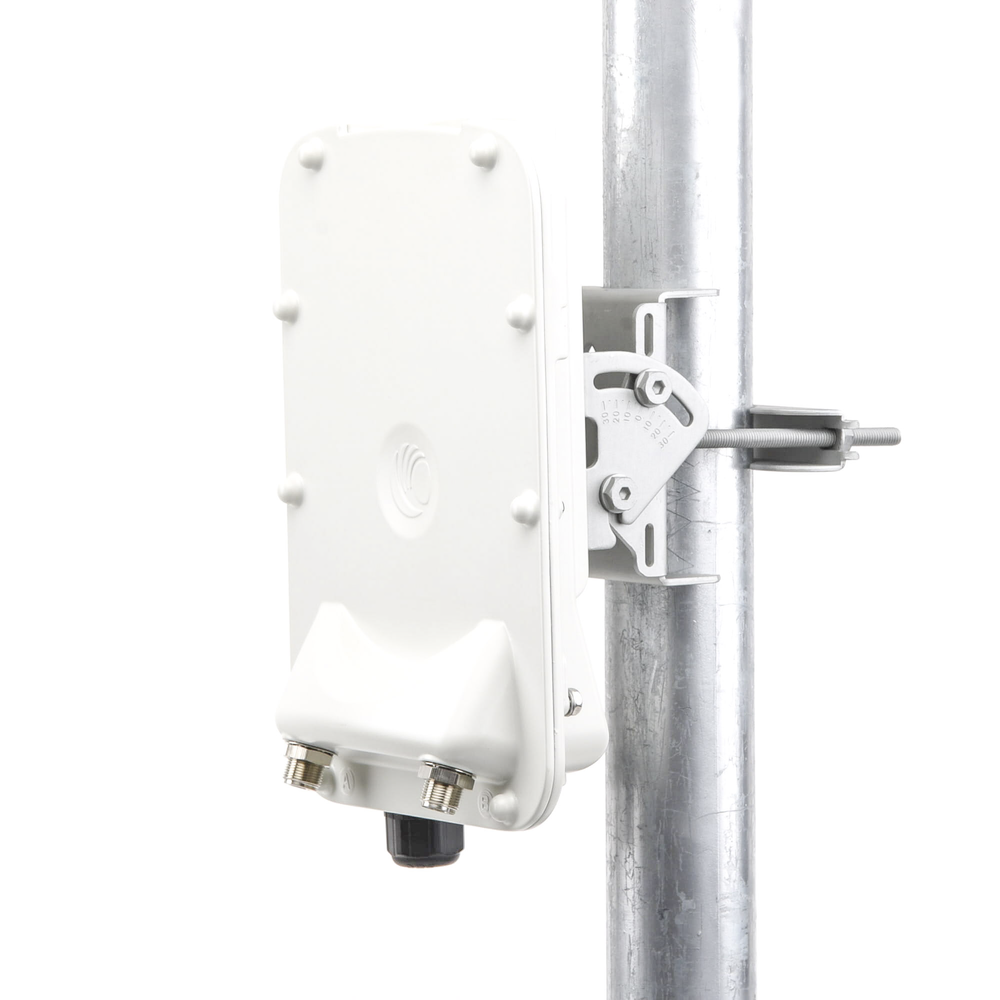 PTP-550 Hasta 1.36 GBps / 4910 - 6200 MHz / 802.11 AC Wave 2 MU-MIMO 4: 4x4 / BackHaul Conectorizado (C050055H014B)