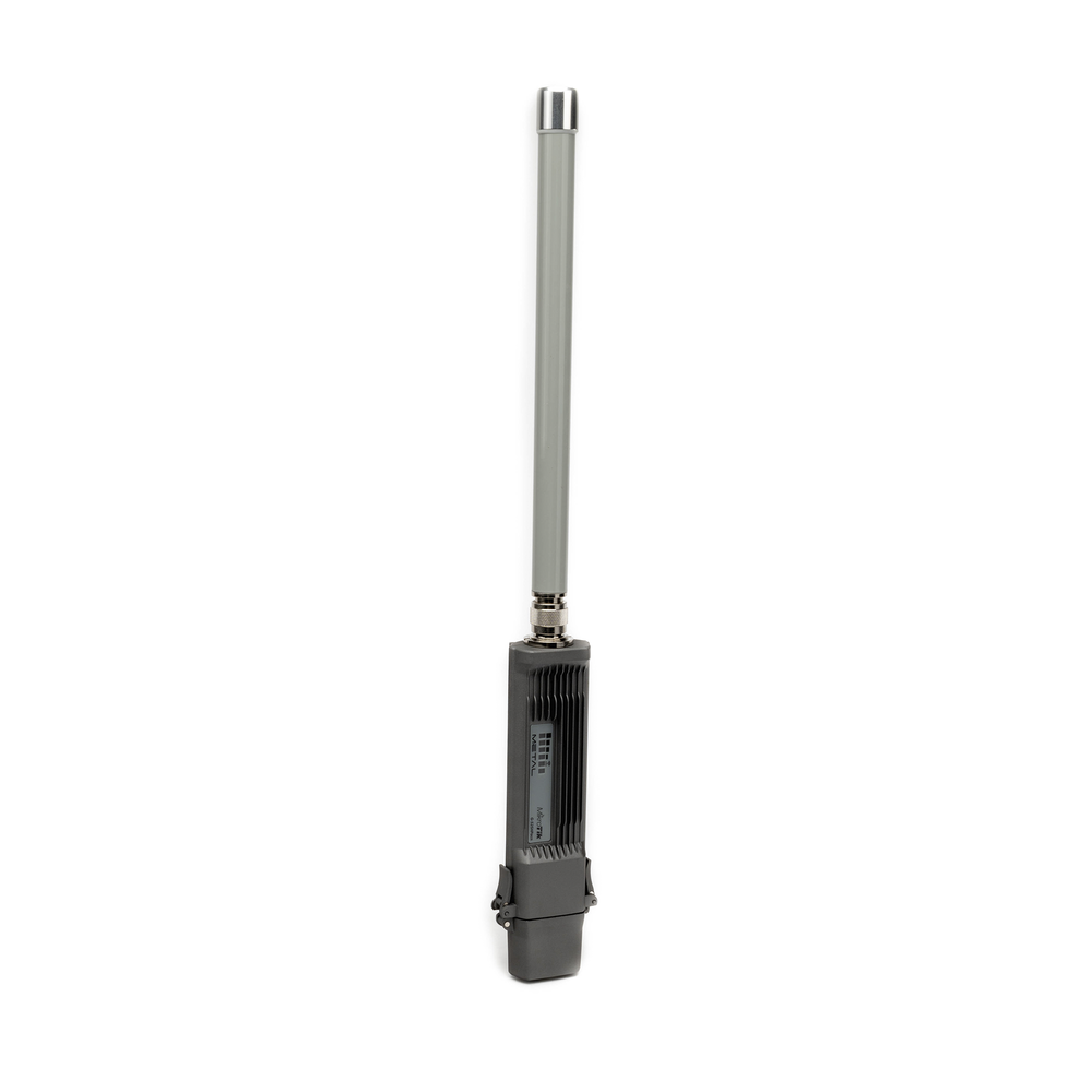 (Metal 52 ac) Dual Band 802.11 a/b/g/n/ac Access Point, Up to 1260mW of power with Metal housing for noise immunity.