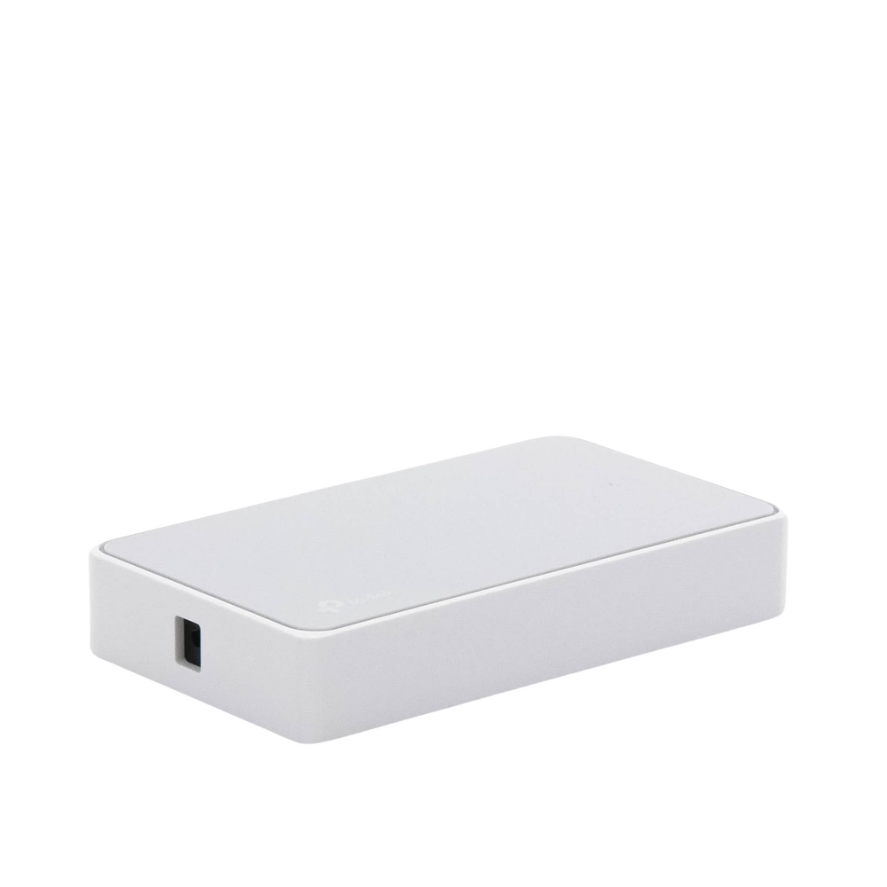 8-port 10/100 Mbps desktop switch
