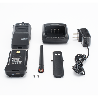 Radio Portátil Digital DMR en banda VHF 136-174 MHz / 5 Watts de Potencia Máxima / Incluye: Antena, Clip, Batería Y Carg
