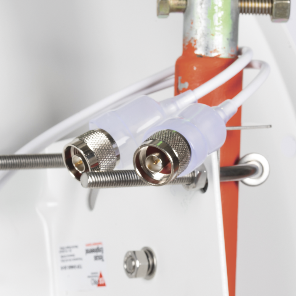 Extended Frequency Directional Antenna / 4.8 - 6.5 GHz / 28 dBi / N-Male connector with jumper included / 90º and 45º polarity / Mounting included for tower or mast