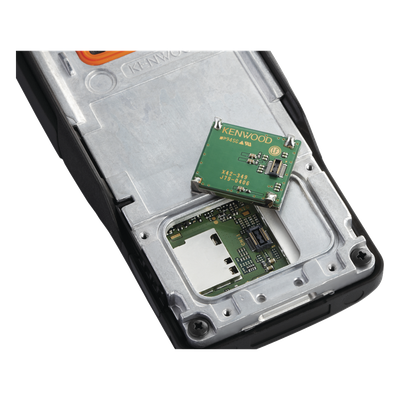 380-470 MHz, DTMF, NXDN-DMR-Analógico, 5 W, Bluetooth, GPS, MicroSD, 1024 Canales, Incluye Batería, cargador, antena, y