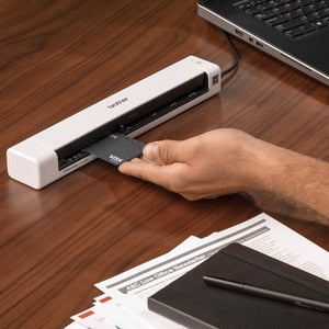 Escáner Brother DS-640 portátil 600 ppp 16 ppm USB