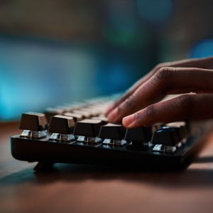 Teclado gamer Logitech G413 SE mecánico cable USB 2.0 LED