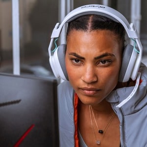 Diadema gamer Logitech Astro A10 Gen 2 cableada, estéreo, 3.5 mm