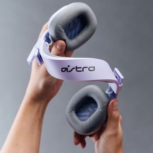 Audífonos gaming Logitech Astro A10 Gen 2 cableados 3.5 mm lila