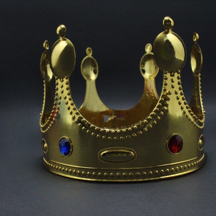 Corona de rey metalizada dorada