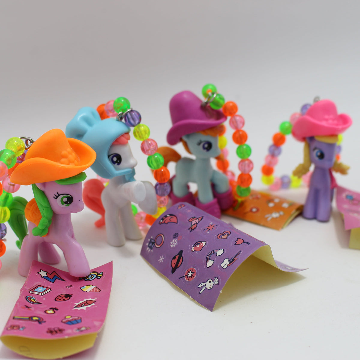 Huevo Pulsera de pony con stickers