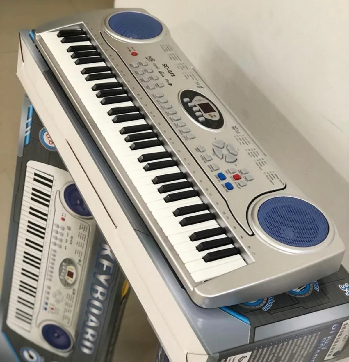 Piano Semi Profesional Keyboard SD-618
