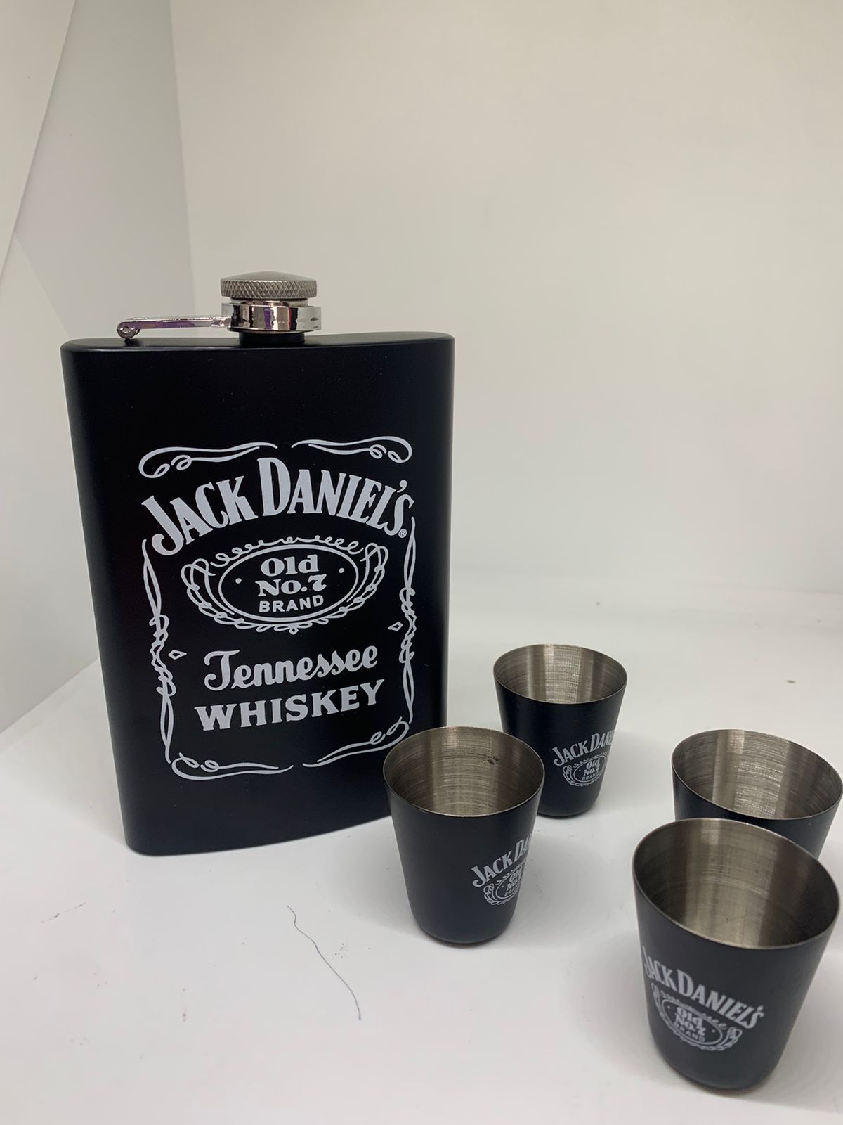 Set de Licorera Copas y Embudo Jack Dani