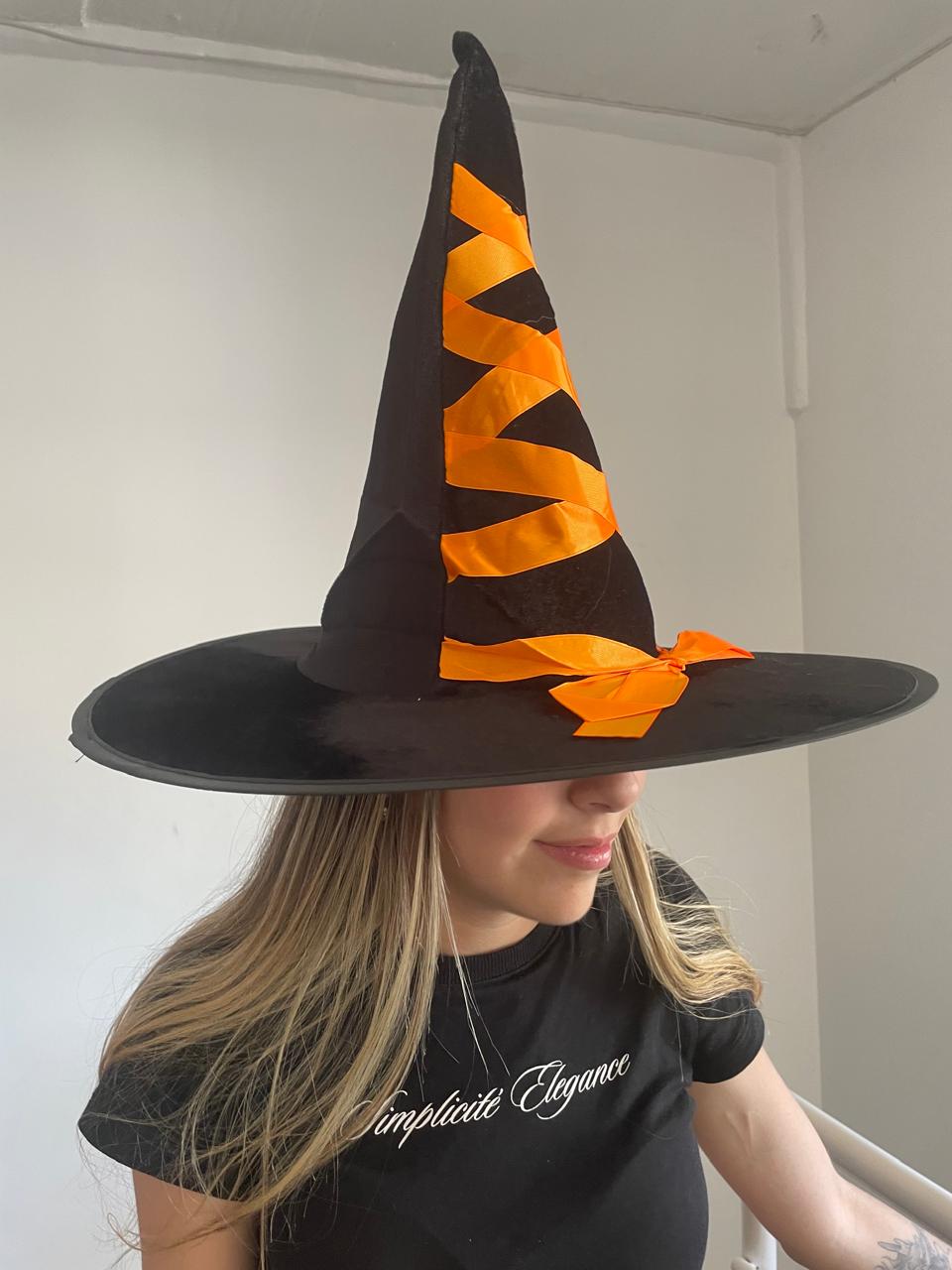Sombrero de bruja con cintas