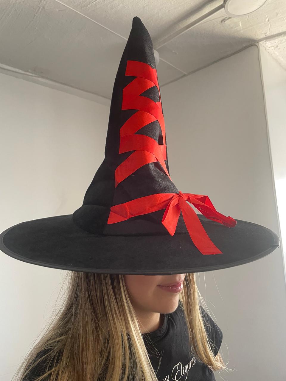 Sombrero de bruja con cintas