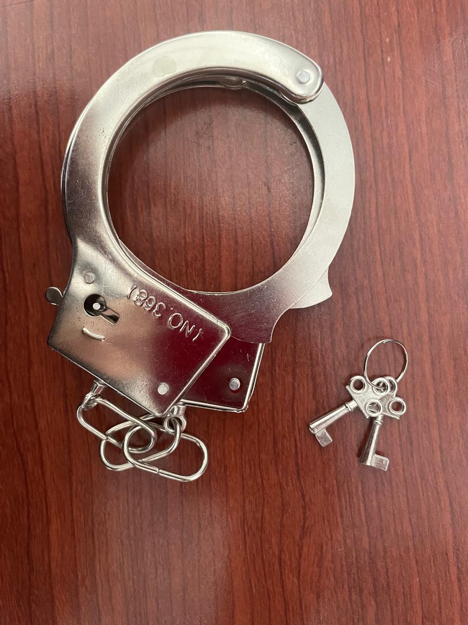 ESPOSAS PARA DISFRAZ CON LLAVE