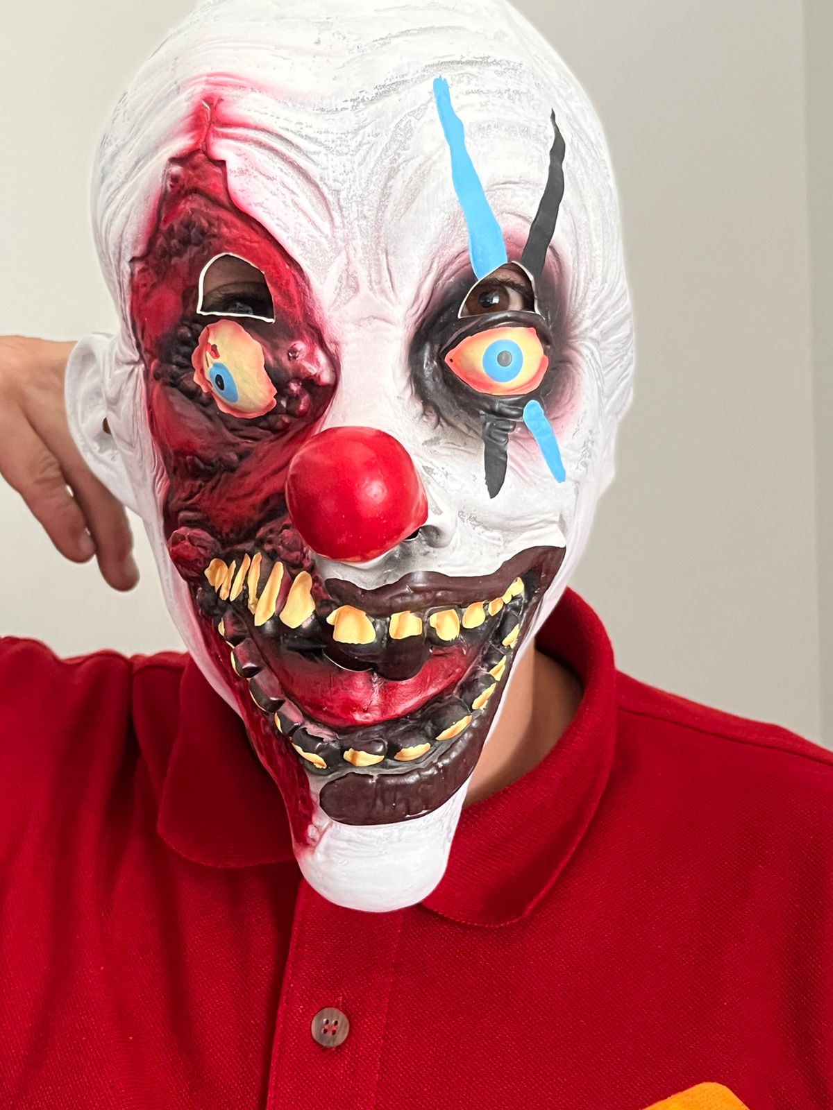 Máscara de terror ojos locos