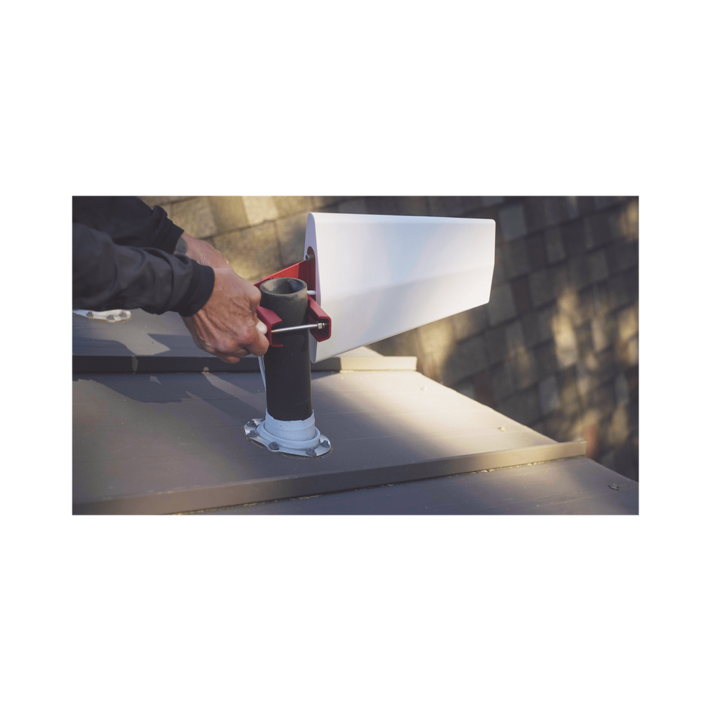 High-performance broadband directional antenna, 698-960 MHz / 1695-2700 MHz, F-female connector. 75 Ohm impedance.