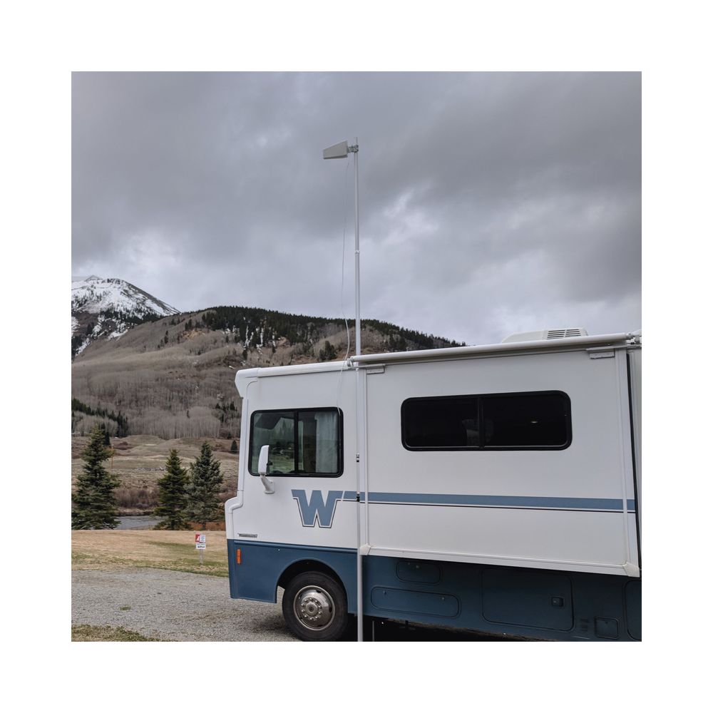 Kit de Amplificador de Señal Celular para Vehículo Recreacional u Oficina Móvil | 4G LTE 3G y 2G | 65 dB de Ganancia | Incluye Mástil Telescópico para Antena Exterior