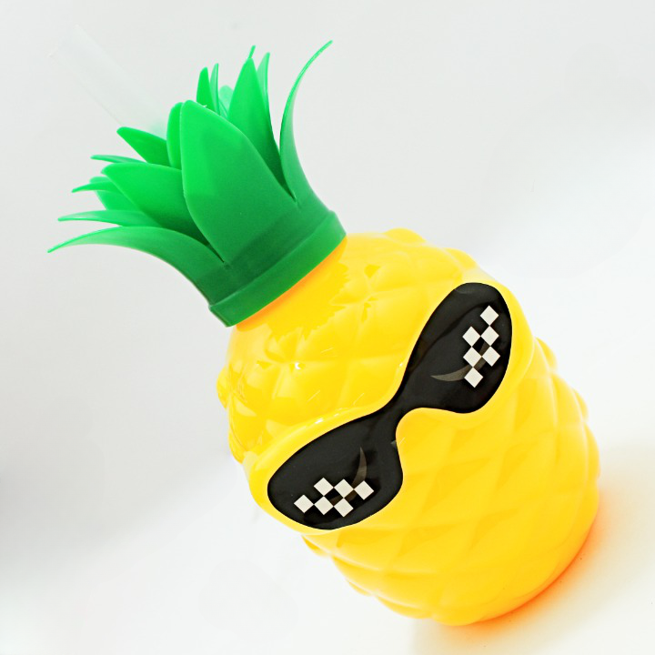 Termo con pitillo en forma de piña con