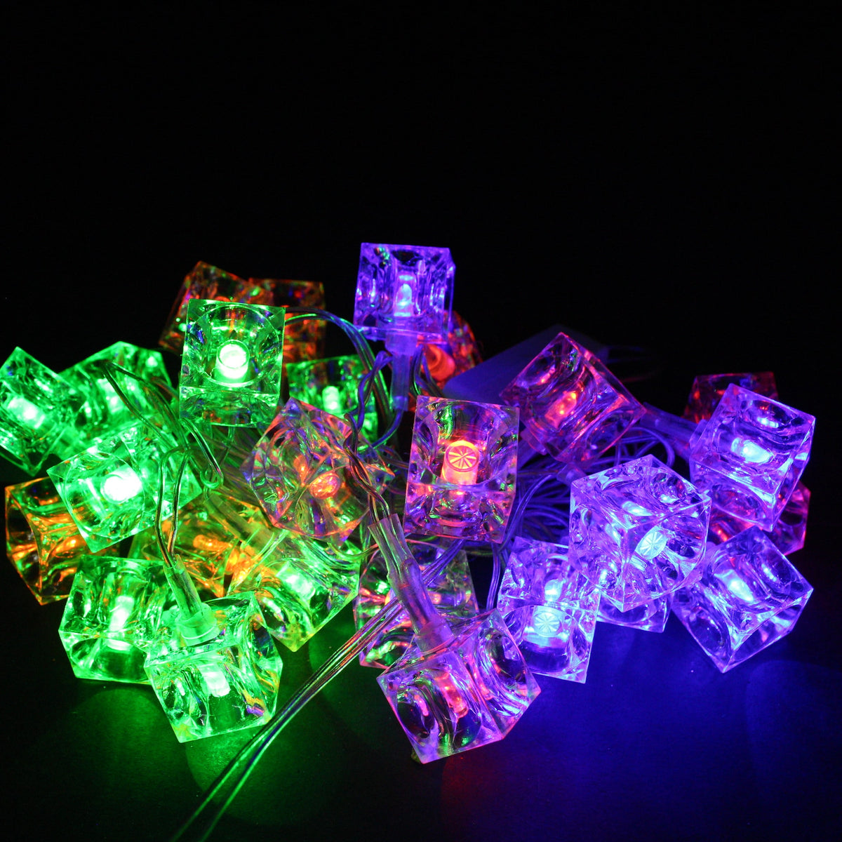 Luz navideña forma cubo multicolor