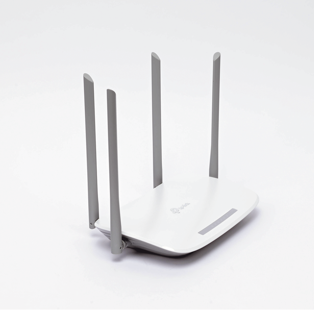 AC Dual Band ISP Wireless Router, 2.4 GHz and 5 GHz Up to 1167 Mbps, 4 external omnidirectional antennas, 3 10/100/1000 Mbps LAN ports, 1 10/100/1000 Mbps WAN port
