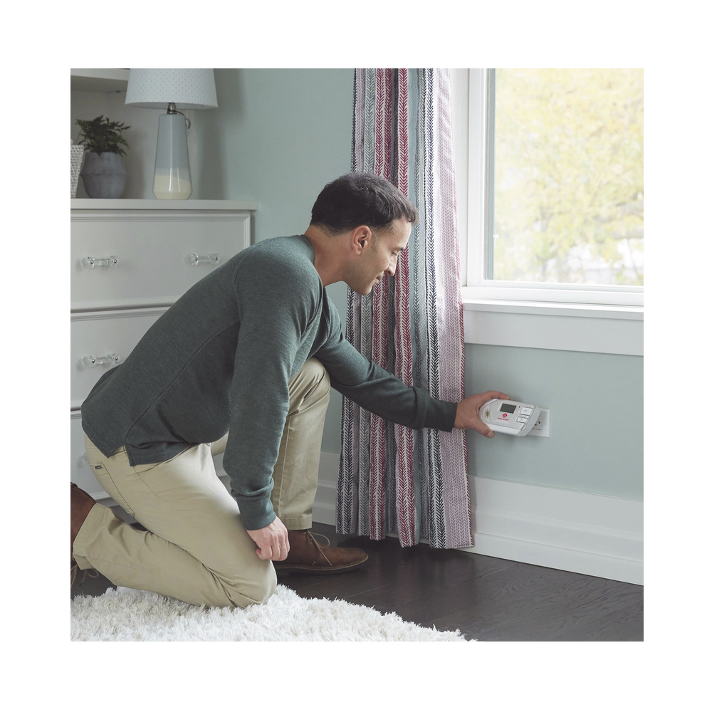 Combination explosive gas and carbon monoxide detector with backlit digital display, plug-in, and battery backup