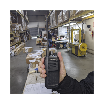 400-470 MHz, NXDN-Analógico, Intrínseco, 5 Watts, 64 Canales, Roaming, Encriptación, GPS, Inc. antena, batería, cargador