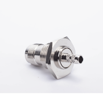 Conector TNC Hembra Inverso para chasis de anillo plegable para cable RG-58/U.