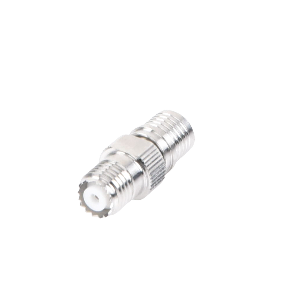 Adaptador en Línea, de Conector QMA (Quick Mate) Macho a Mini-UHF Hembra, Bronce Blanco/ Oro/ Teflón.