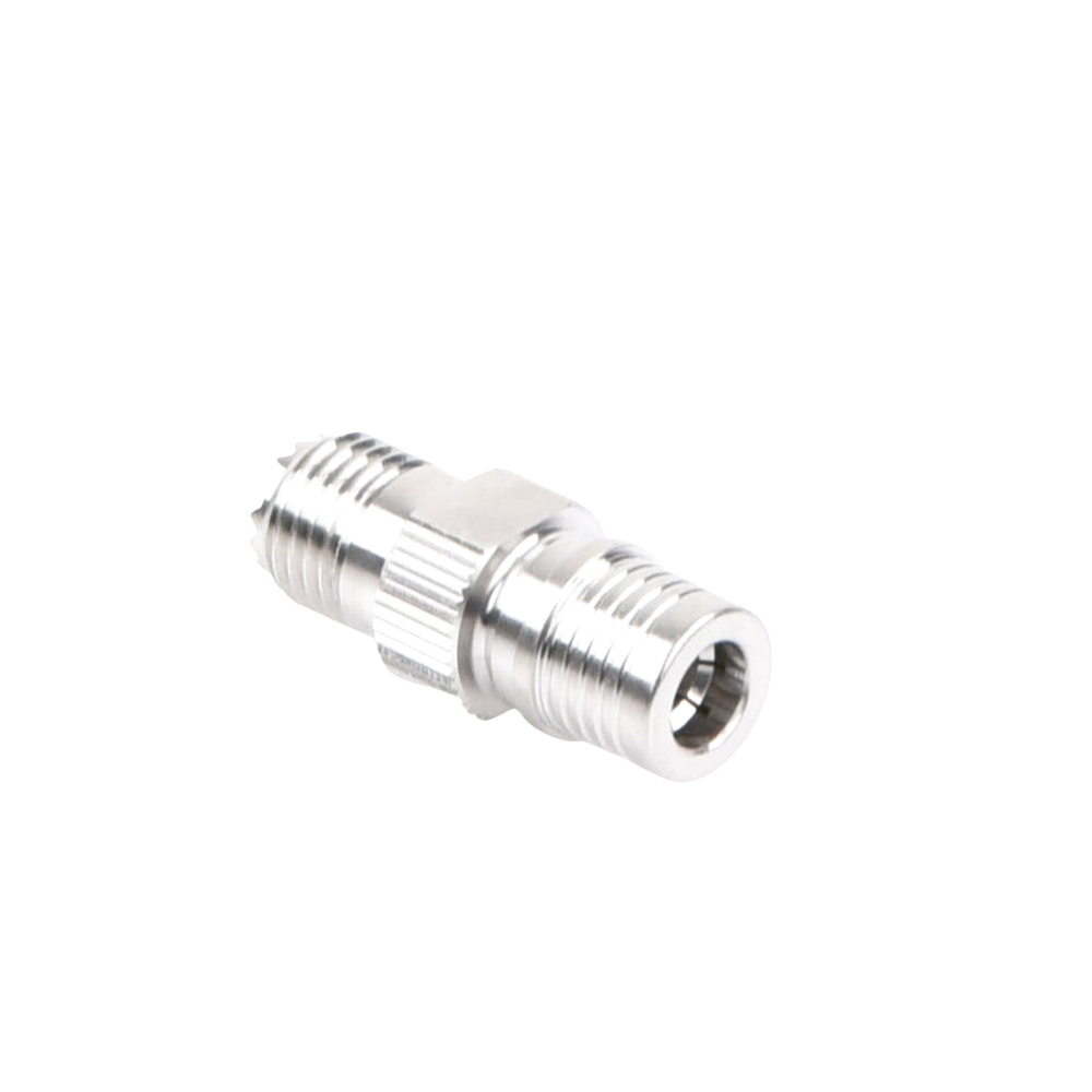 Adaptador en Línea, de Conector QMA (Quick Mate) Macho a Mini-UHF Hembra, Bronce Blanco/ Oro/ Teflón.
