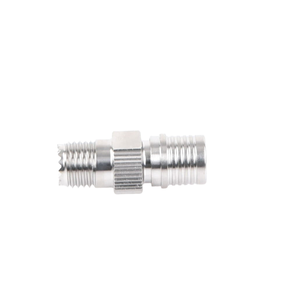 Adaptador en Línea, de Conector QMA (Quick Mate) Macho a Mini-UHF Hembra, Bronce Blanco/ Oro/ Teflón.