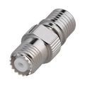 Adaptador en Línea, de Conector QMA (Quick Mate) Macho a Mini-UHF Hembra, Bronce Blanco/ Oro/ Teflón.