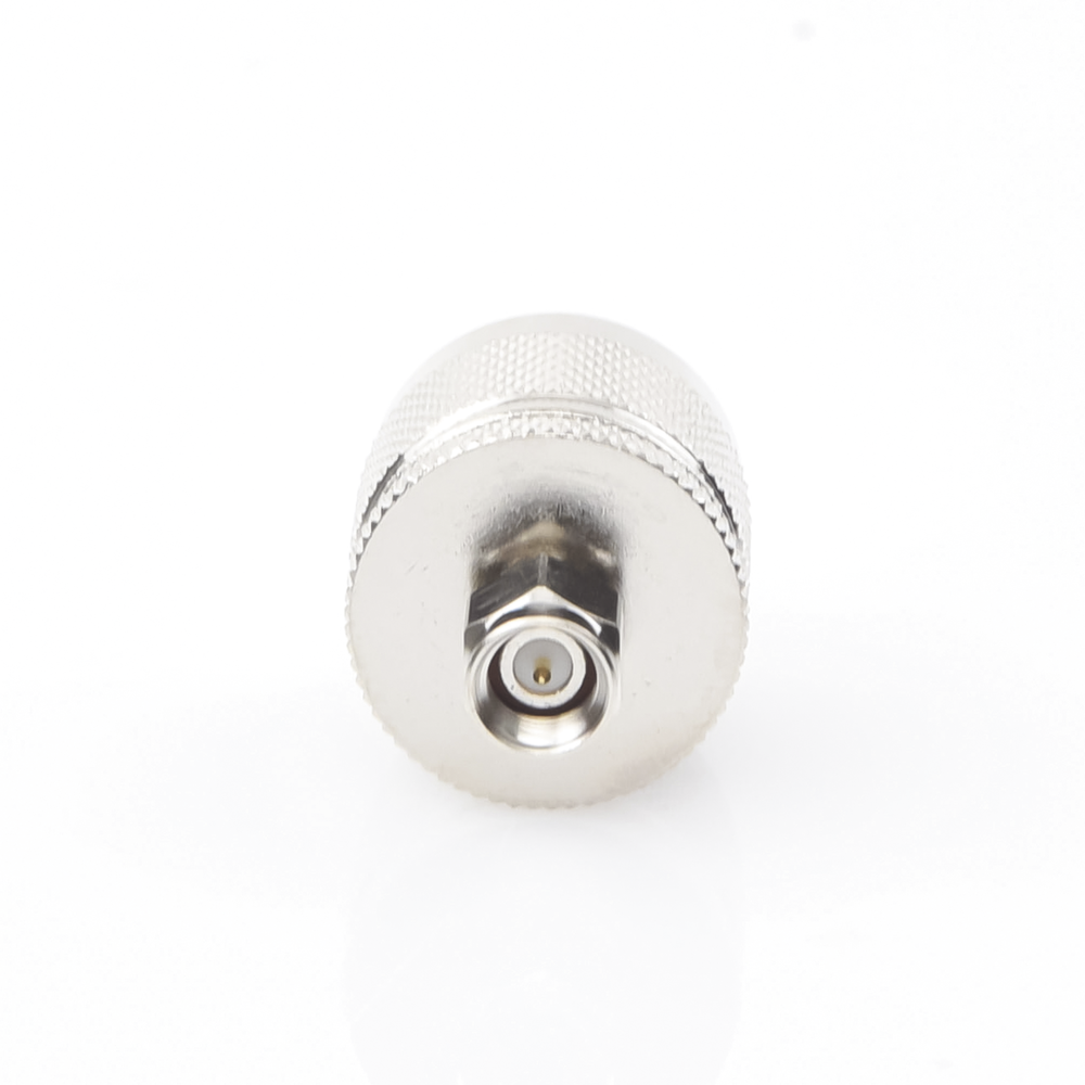 Adaptador en Línea de Conector SMA Macho a N Macho, Níquel/ Oro/ Teflón.