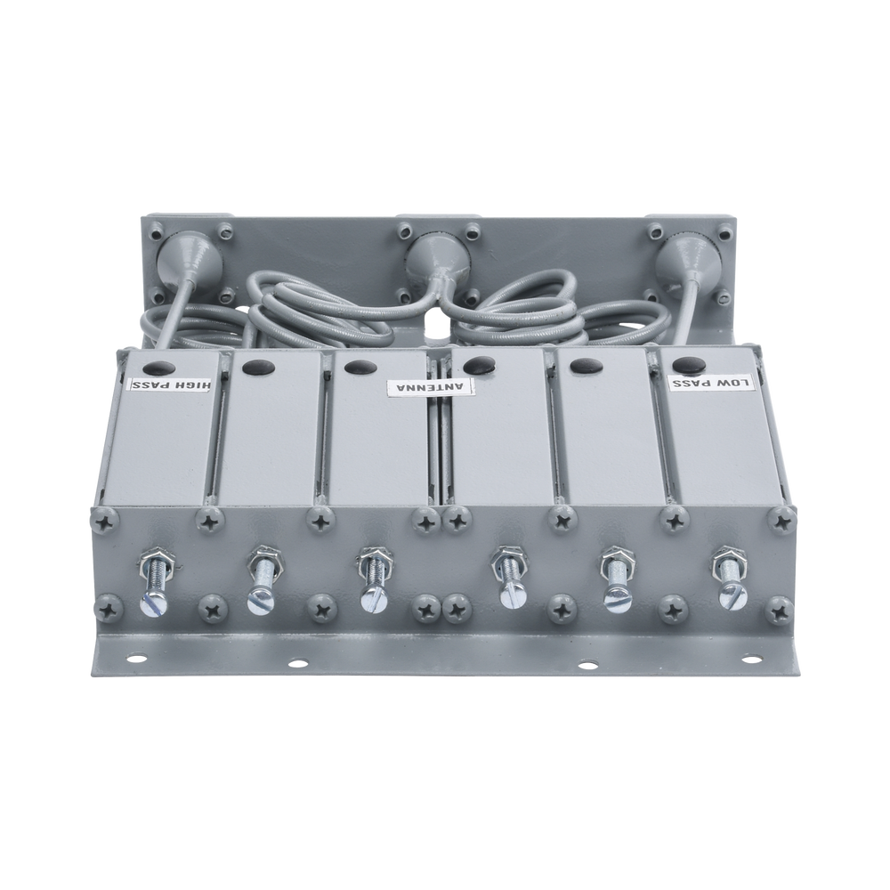 Duplexer SYSCOM en VHF, 6 Cav. 160-174 MHz, 50 Watt, 5 MHz Sep. Rechazo de Banda, BNC Hembras.