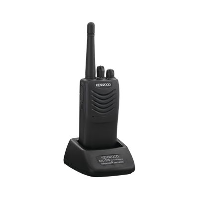136-174 MHz, Práctico y Ligero, MIL-STD-810, 16 Canales, DTMF, IP54, VOX, Scan, Incluye antena, batería, cargador y clip