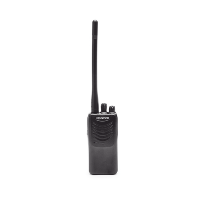 136-174 MHz, Práctico y Ligero, MIL-STD-810, 16 Canales, DTMF, IP54, VOX, Scan, Incluye antena, batería, cargador y clip