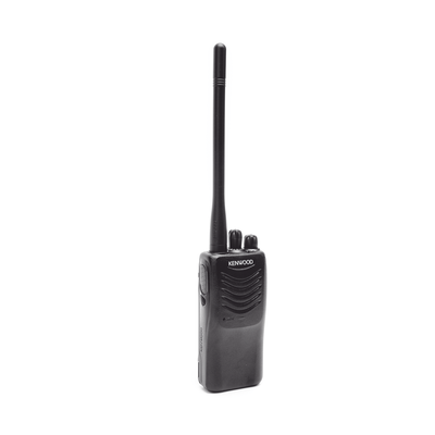 136-174 MHz, Práctico y Ligero, MIL-STD-810, 16 Canales, DTMF, IP54, VOX, Scan, Incluye antena, batería, cargador y clip