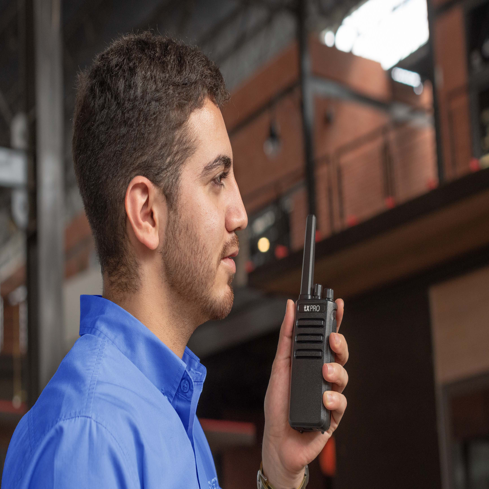 UHF Portable Radio, 5W Power, Voice Scrambler, High Coverage, 400-470 MHz