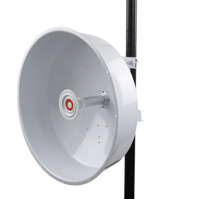 Antena direccional de alta resistencia, Ganancia 30 dBi, (4.9 -6.4 GHz), Plato hondo para mayor inmunidad al ruido, Cone