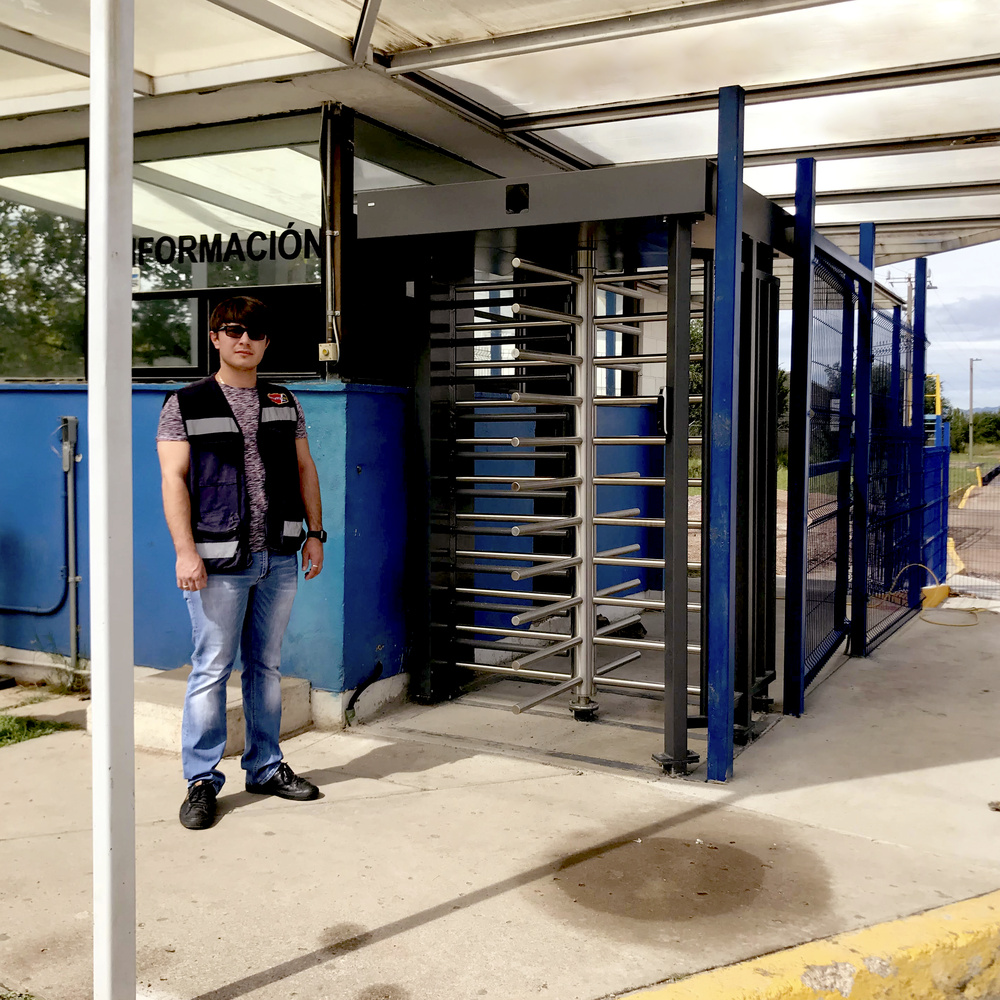 Single Turnstile / Full Body / Indoor/Outdoor / 100% Steel with Gray Paint / Stainless Steel Center Shaft / Luxury Finish / High Traffic
