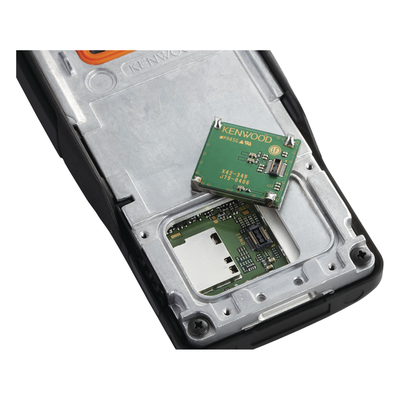 380-470 MHz, Digital NXDN-DMR-Analógico, 5 W, Bluetooth, GPS, MicroSD, 1024 Canales, Incluye Batería, cargador, antena, 