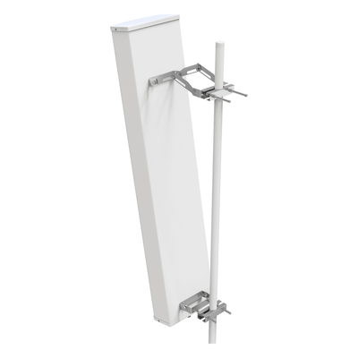 Antena Sectorial, cubre las banda de celular de 1700, 1900 y 2100 MHz. 18 dBi de ganancia. Antena Sectorial que se utili